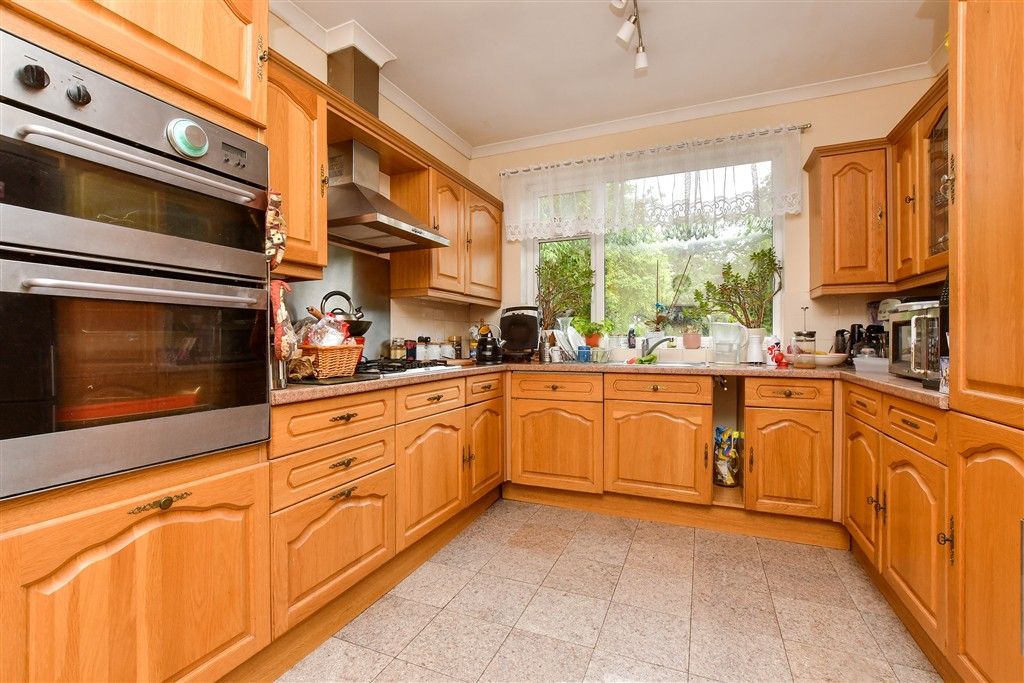Property photo 3 of 9 Kitchen