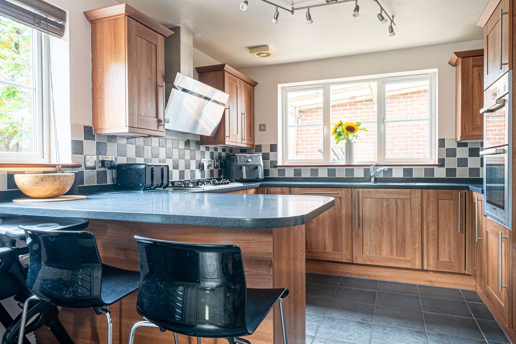Property photo 3 of 35 Kitchen/Breakfast Room