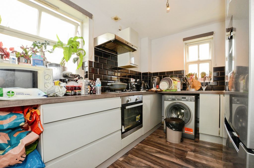 Property photo 3 of 20 Kitchen