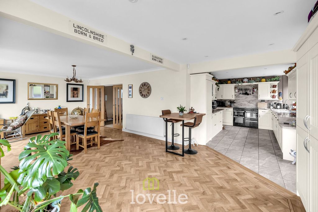 Property photo 2 of 46