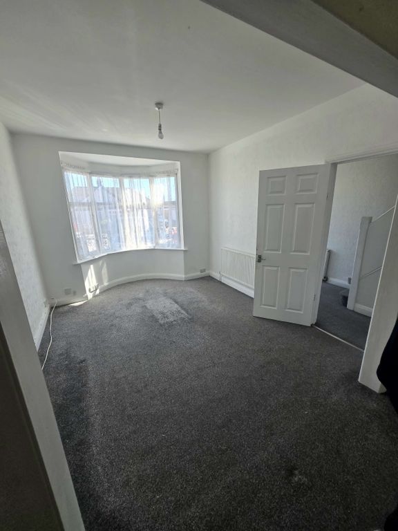 Property photo 3 of 12 Gallery