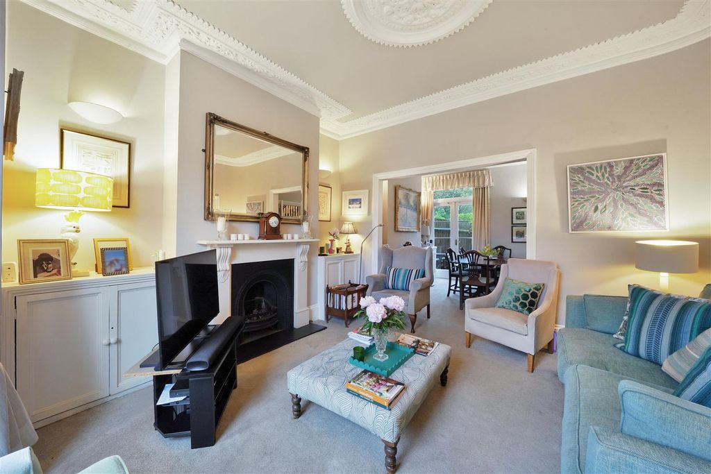 Property photo 2 of 20 Oakhill Road