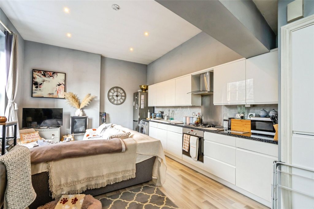 Property photo 3 of 10 Picture No. 14