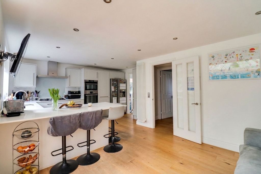 Property photo 3 of 27