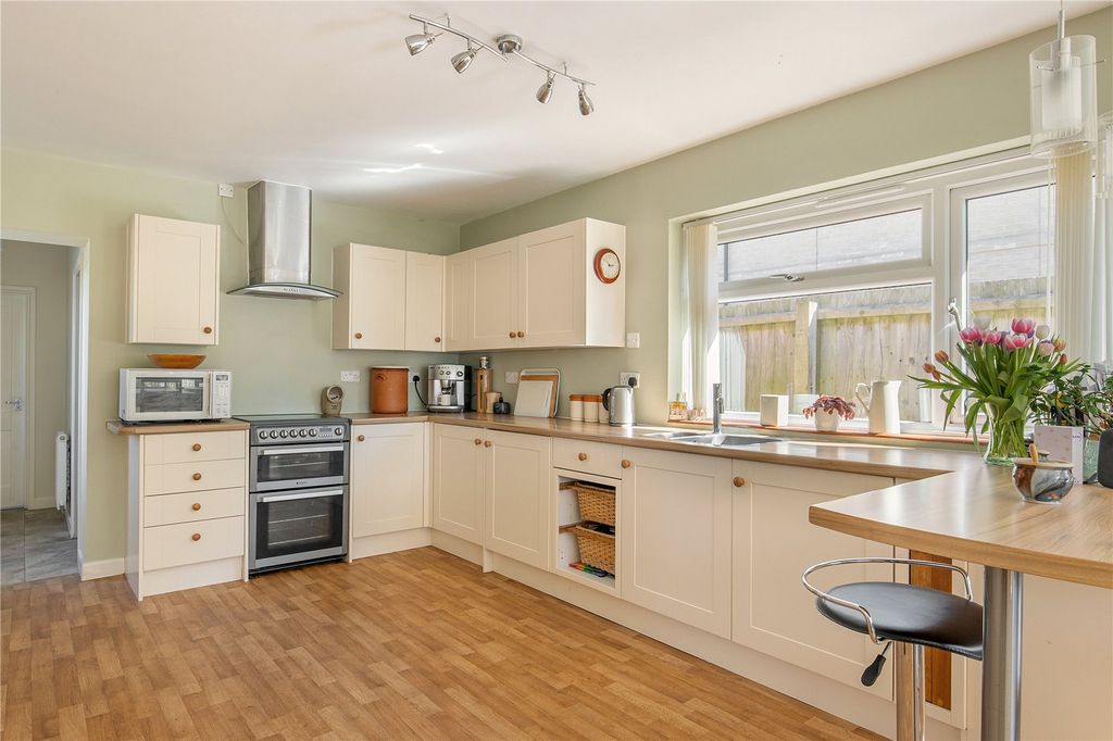 Property photo 3 of 18 Kitchen