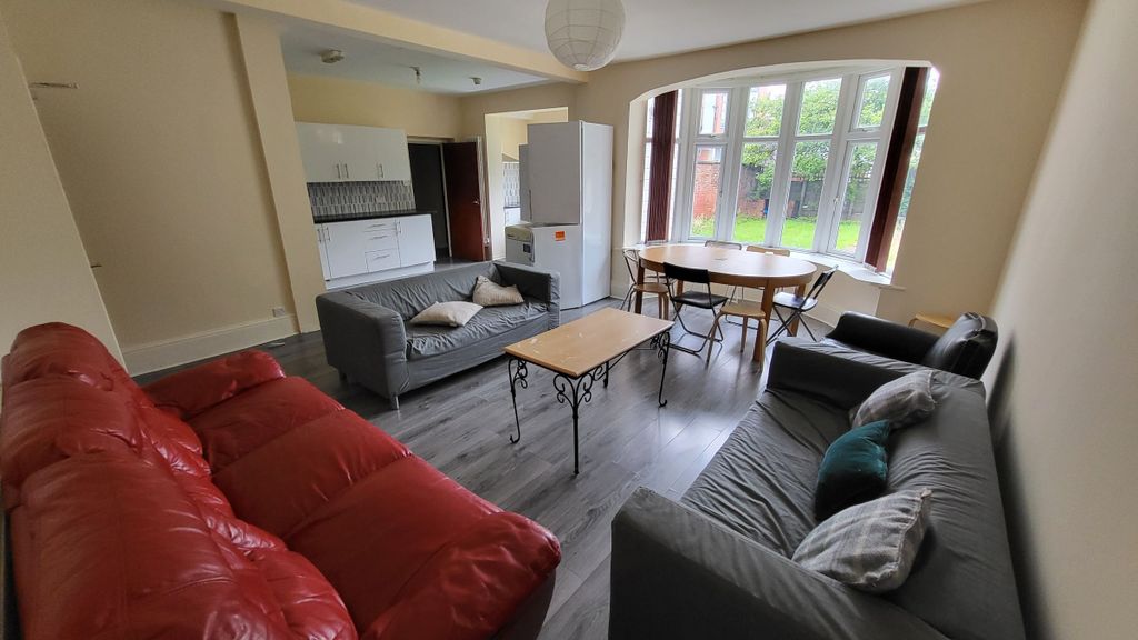 Property photo 2 of 27