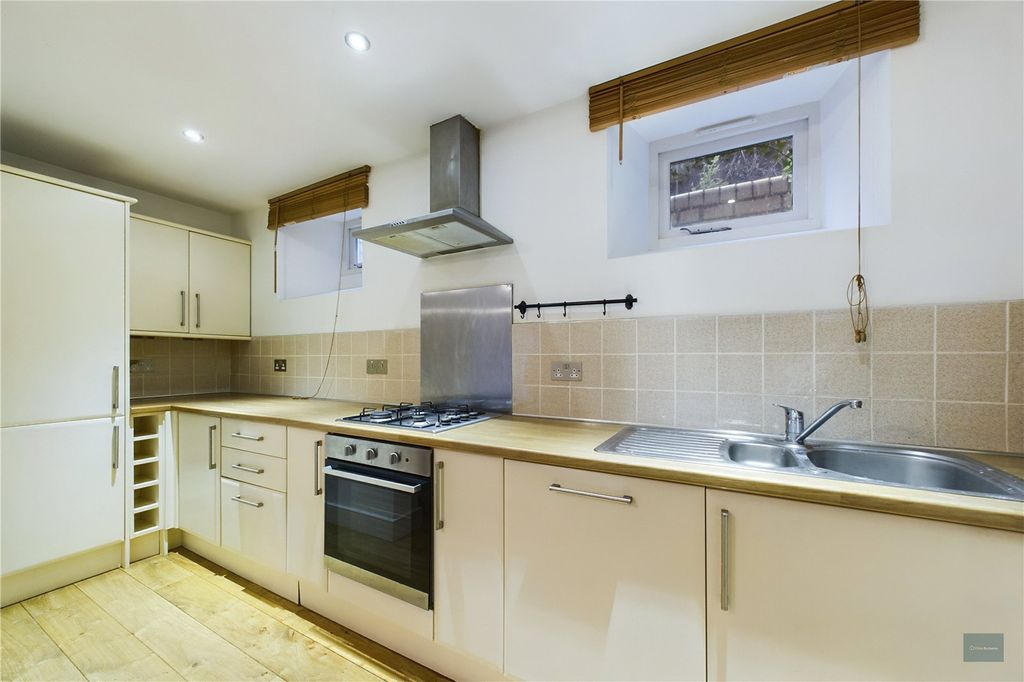 Property photo 3 of 8 Picture No. 15