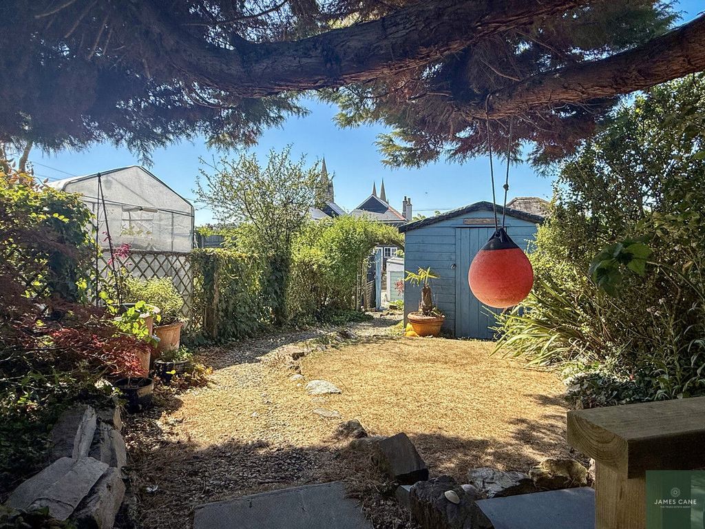 Property photo 2 of 25