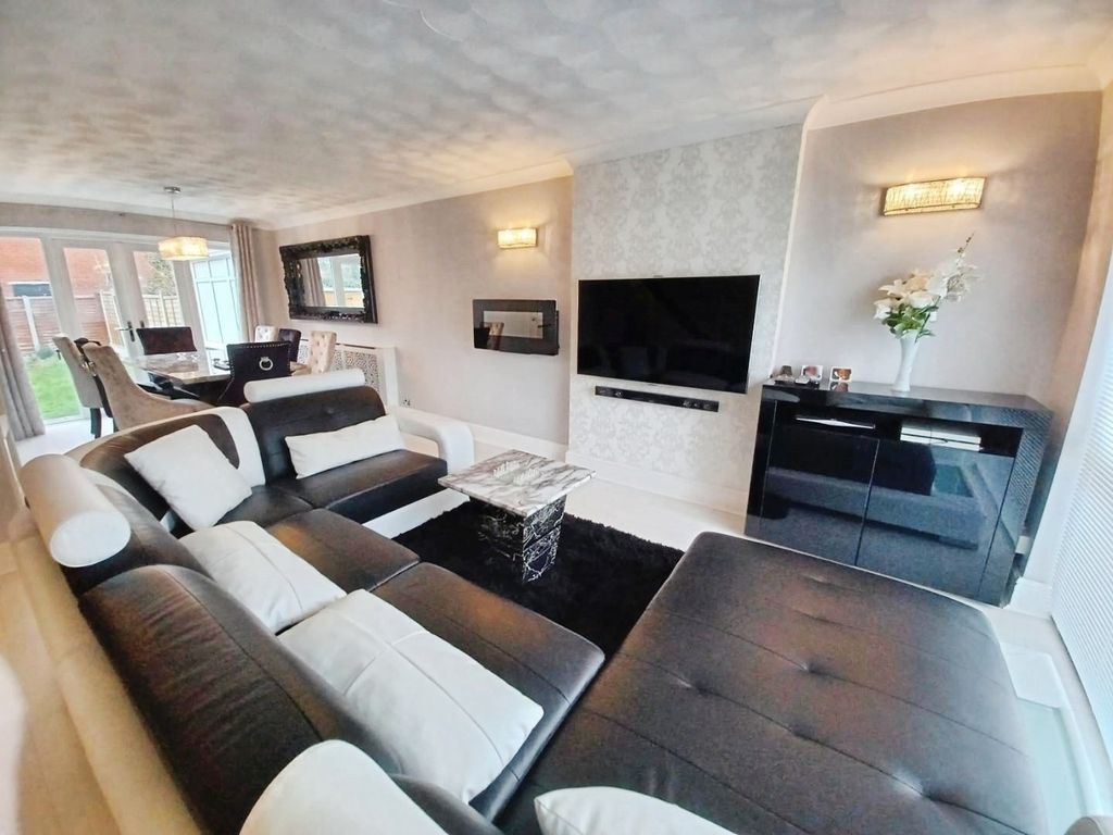 Property photo 3 of 13 Pbox-Living_Room-342599.Jpg