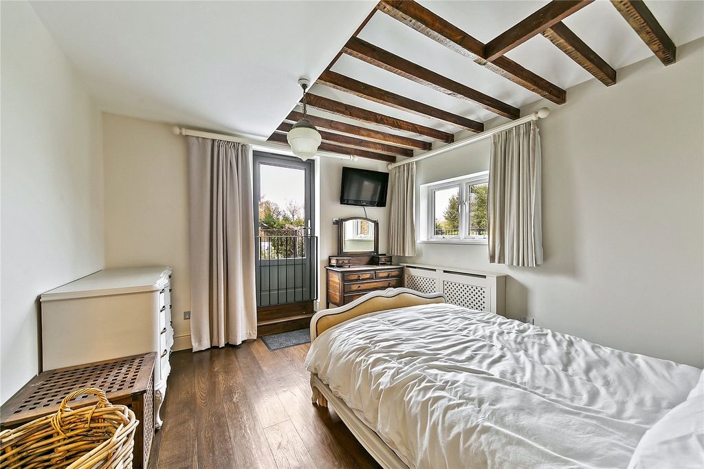 Additional image 28 of 6 bed semi-detached house for saleUxbridge Road, Hampton TW12