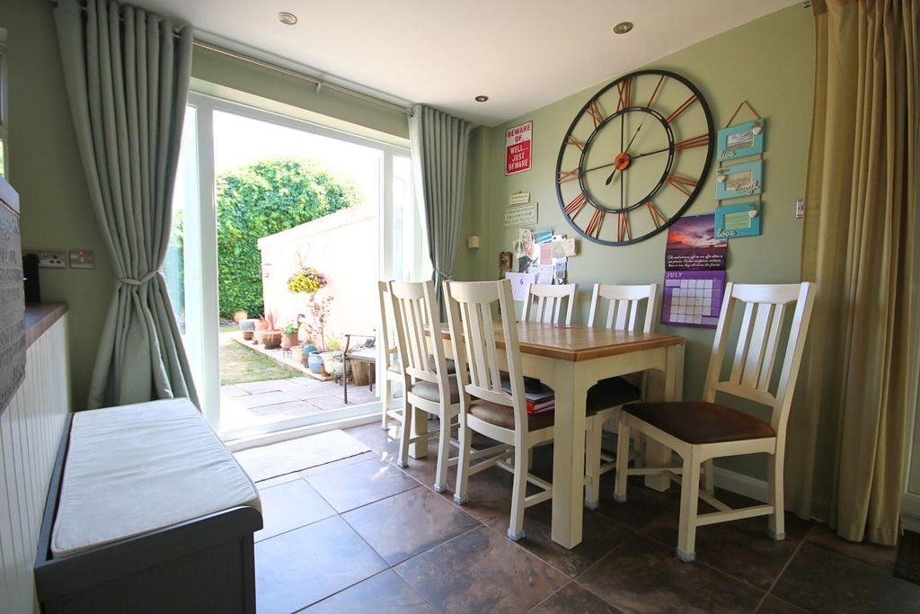 Property photo 3 of 17 Dining1 (2).Jpg