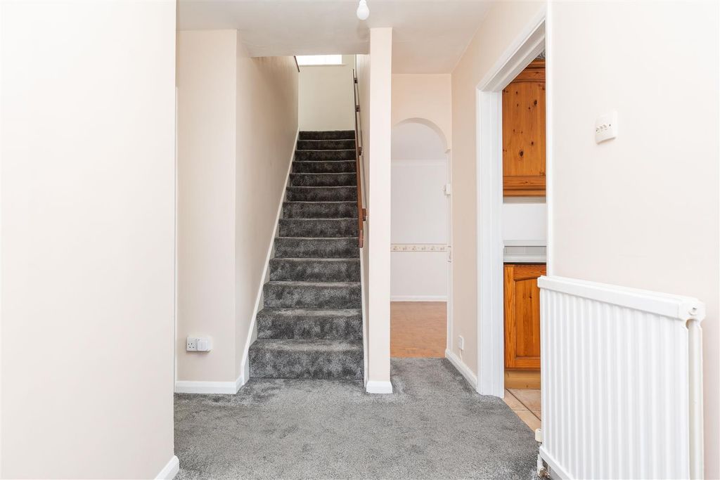 Property photo 2 of 16 Hallway