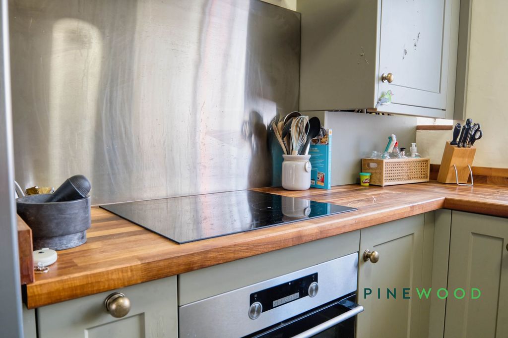 Property photo 3 of 16 Kitchen