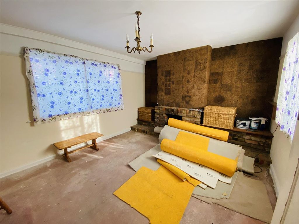 Property photo 2 of 7 Lounge