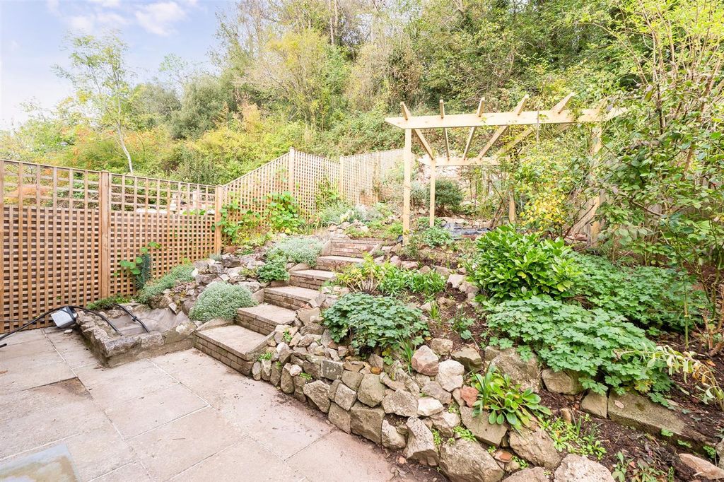 Property photo 2 of 30 12-Avon-Dale-Bs9-1Tb-35.Jpg