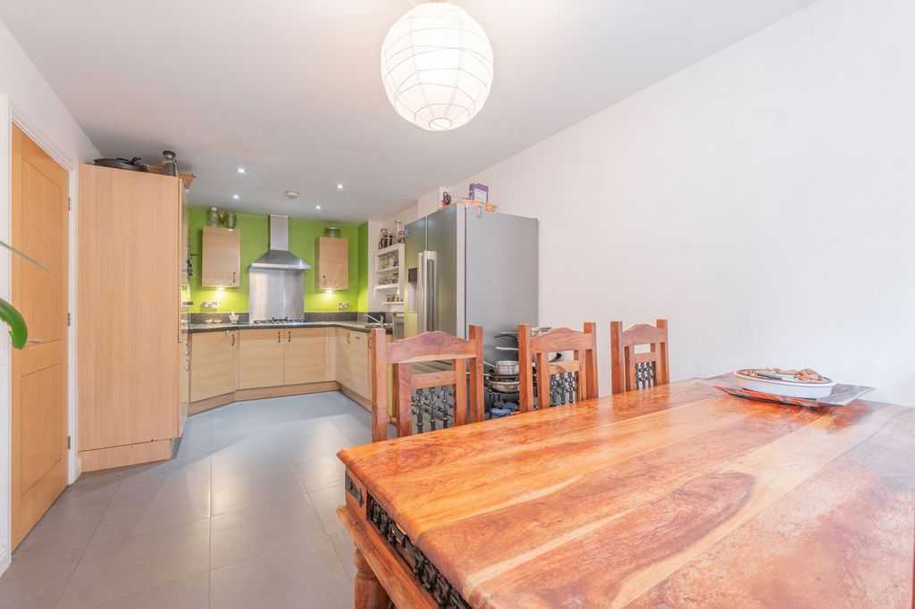 Property photo 3 of 31