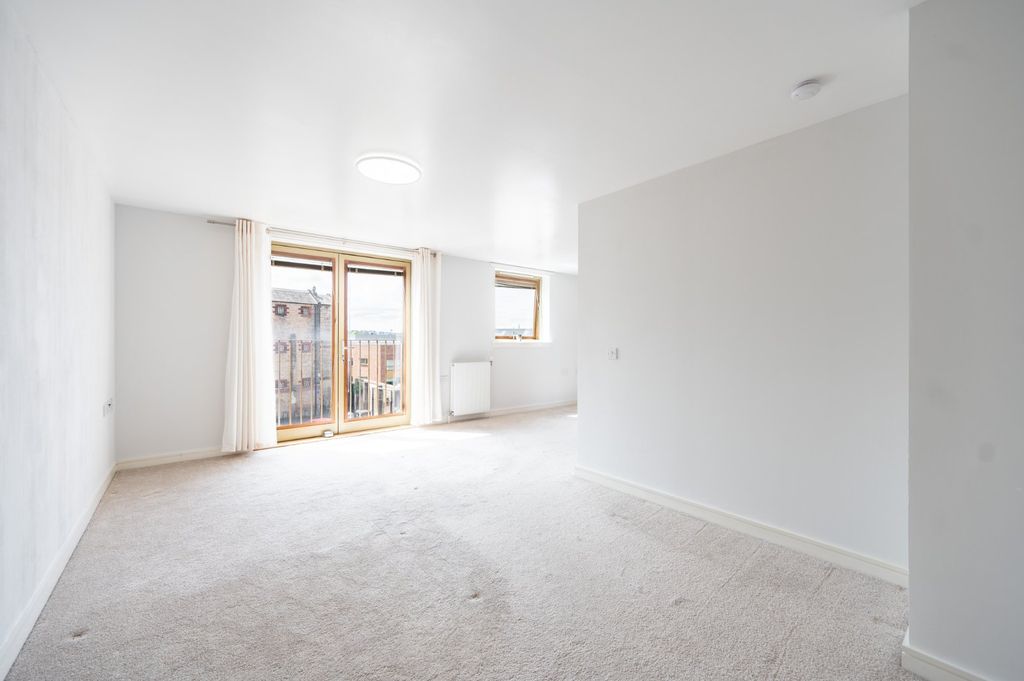 Property photo 2 of 12 Picture No. 01