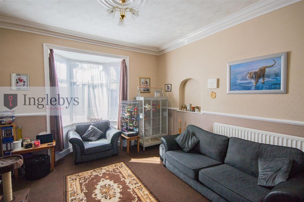 Property photo 2 of 18