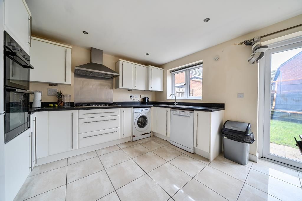 Property photo 3 of 20 Kitchen