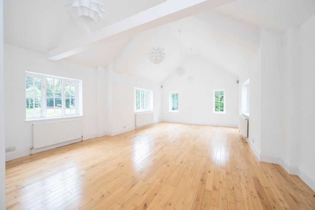 Property photo 3 of 24