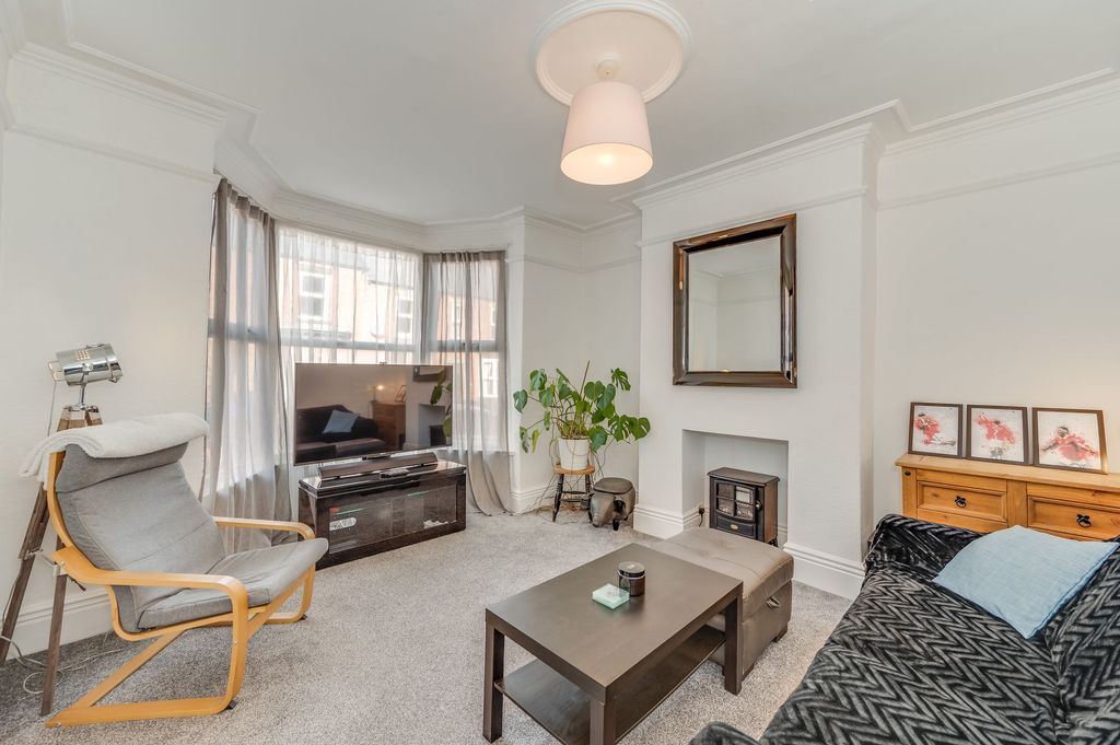 Property photo 3 of 23