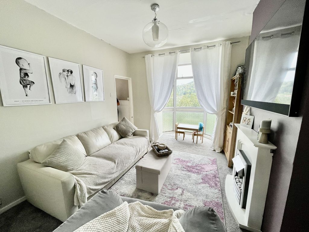 Property photo 3 of 14 Lounge 1
