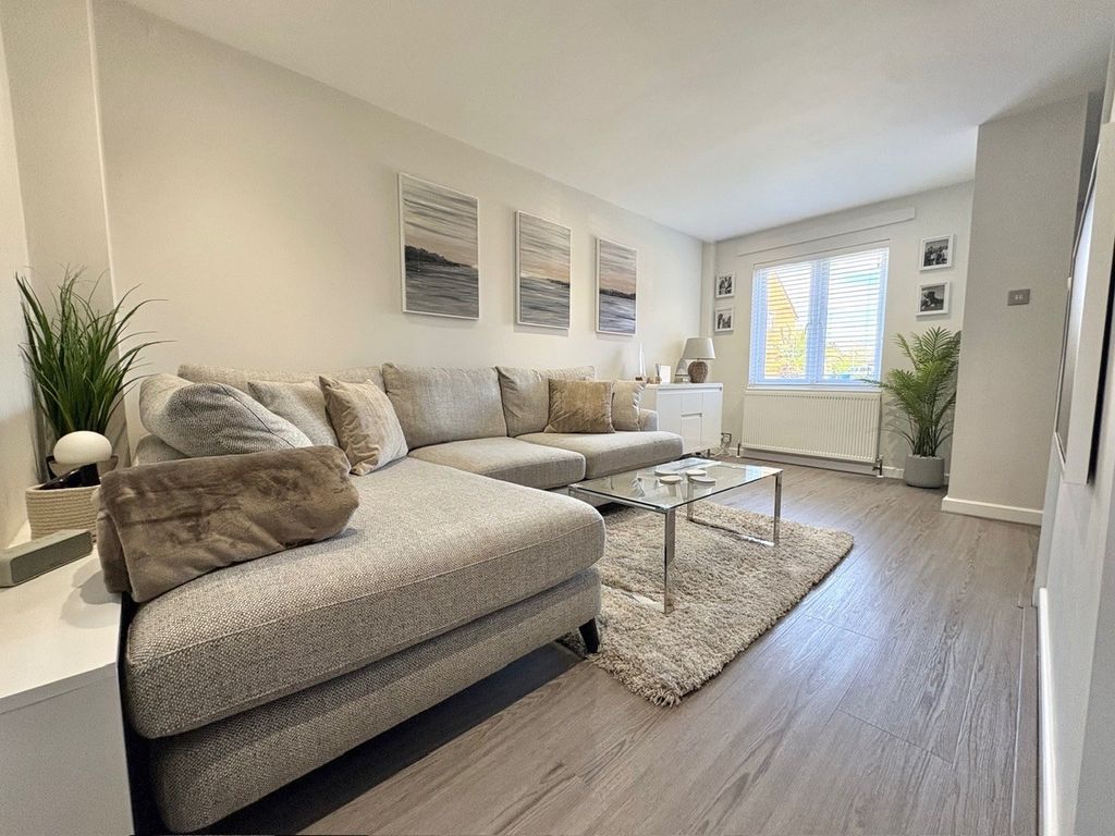 Property photo 2 of 27