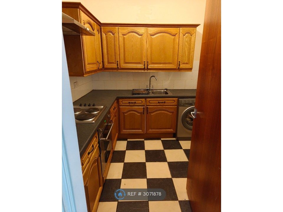 Property photo 1 of 6 Kitchen
