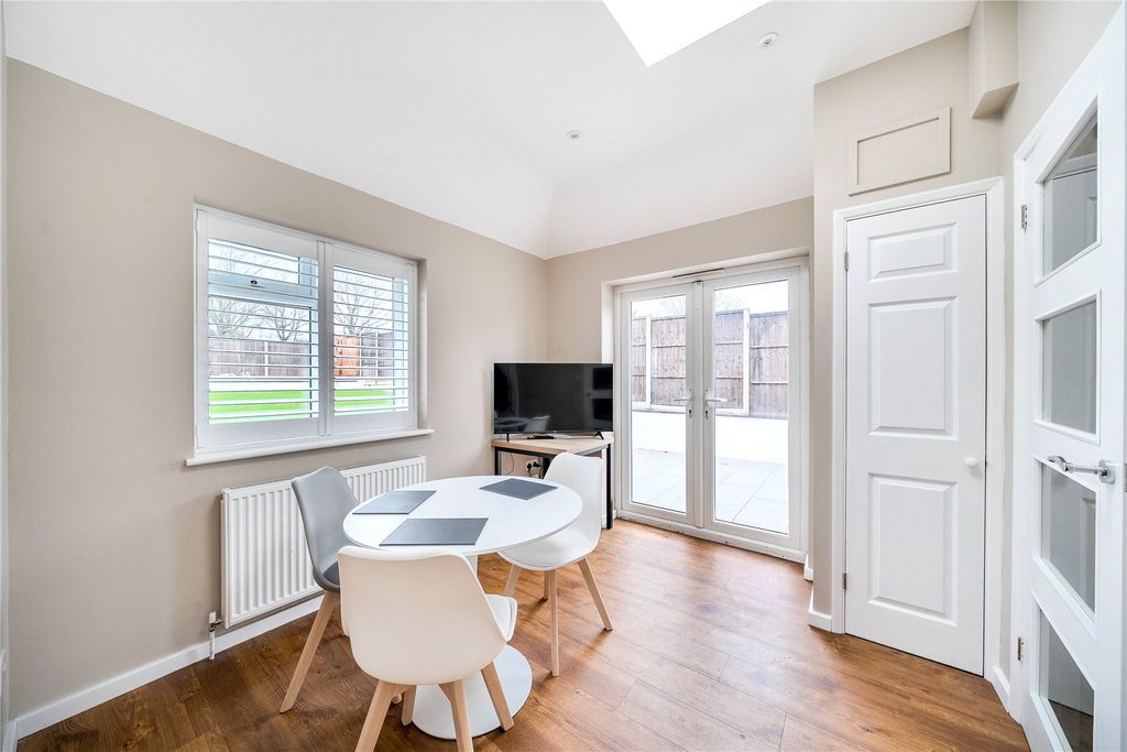 Property photo 2 of 19 Picture No. 16