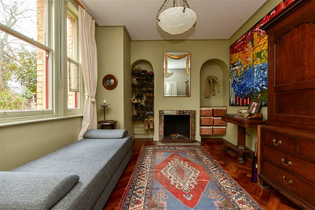 Property photo 2 of 19 Lounge
