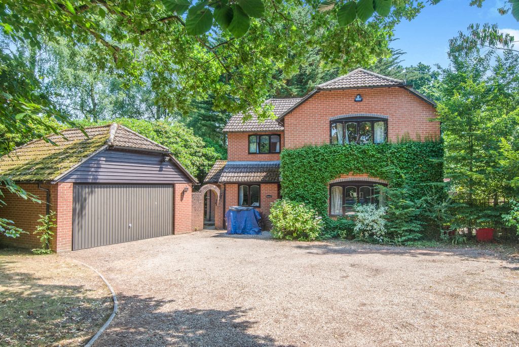 Property photo 1 of 8 84Bf4F0B-d301-40Aa-A