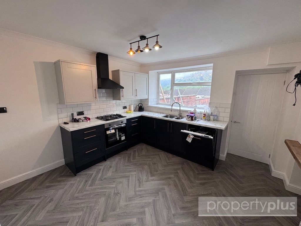 Property photo 3 of 12 Picture No. 06
