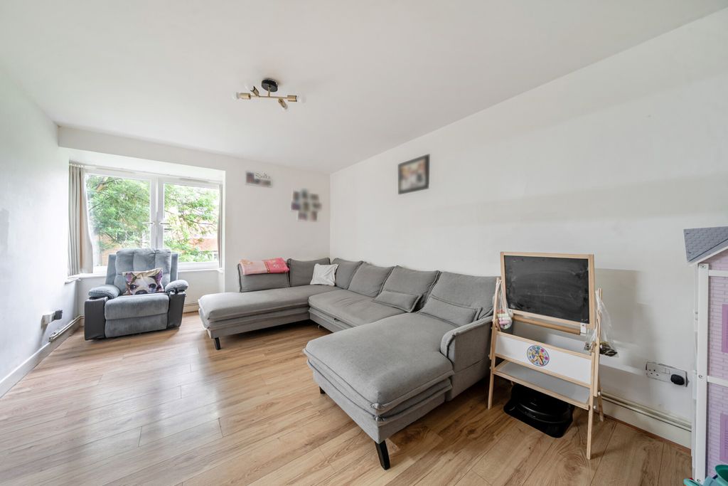 Property photo 3 of 15 1471852-4-6A20192...