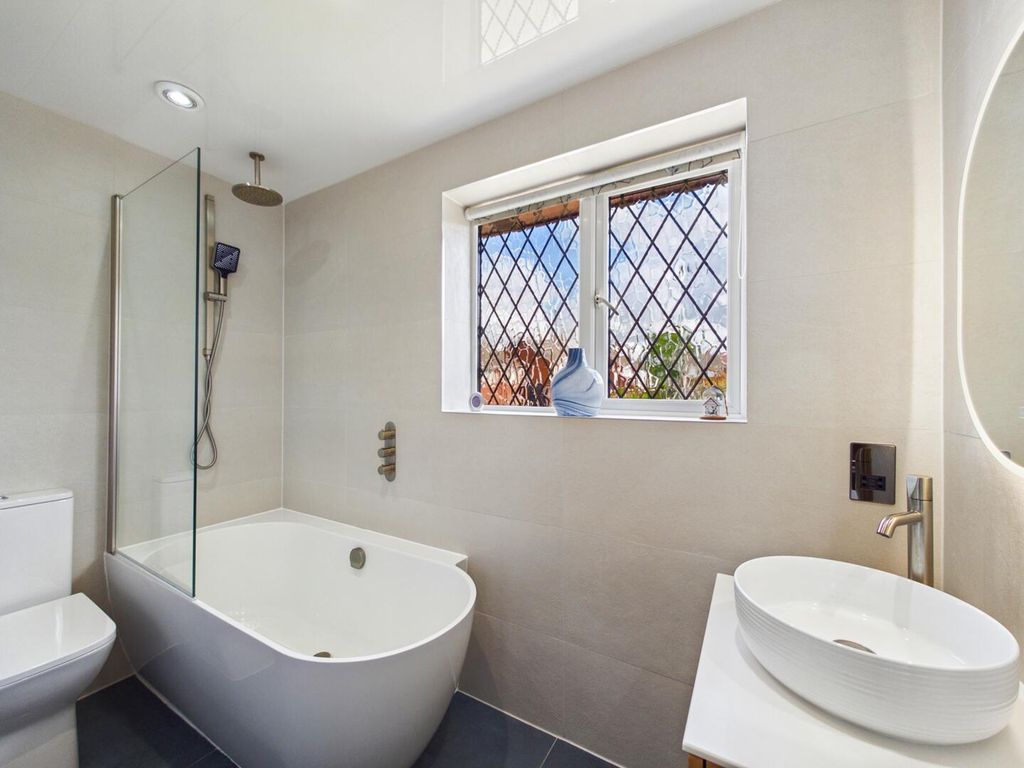 Property photo 3 of 14 Bathroom
