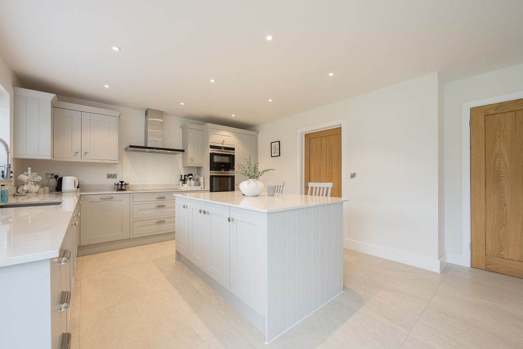 Property photo 3 of 29 Meadow Edge-69