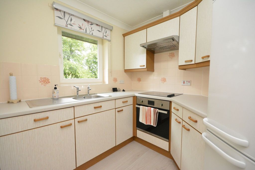 Property photo 3 of 11