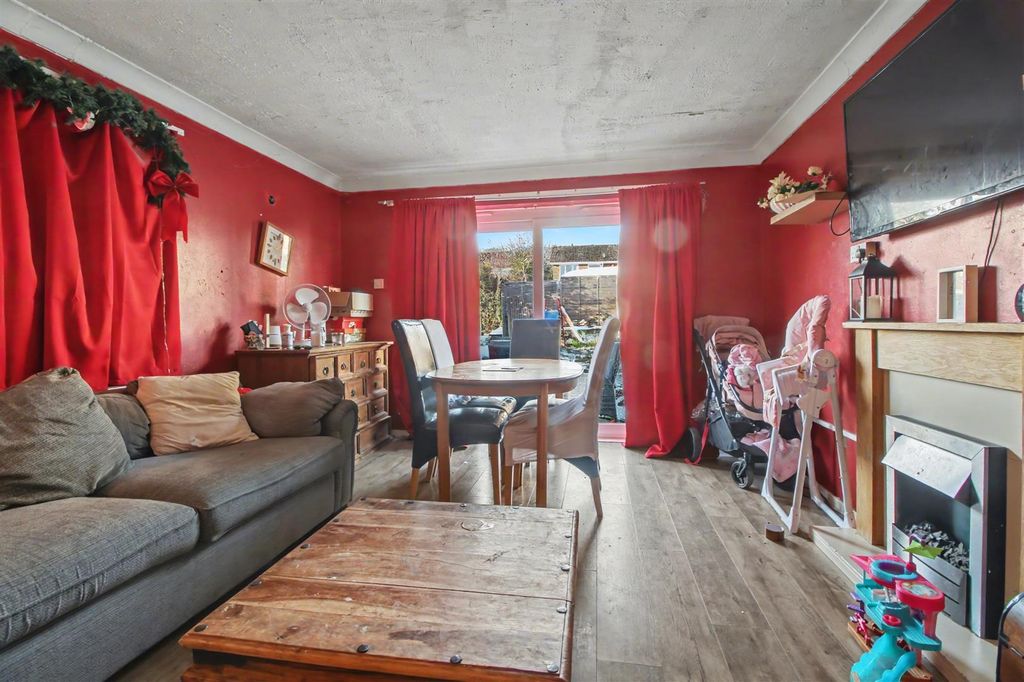 Property photo 3 of 7 Lounge/Diner