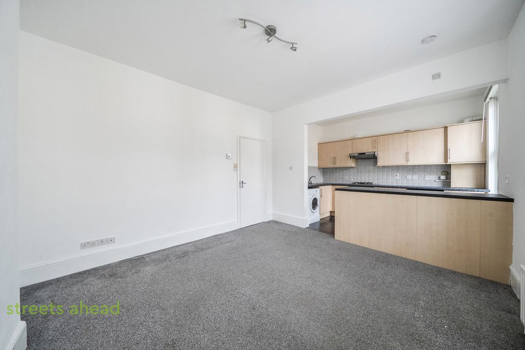 Property photo 2 of 11 5c506Ad6-52F4-47A...