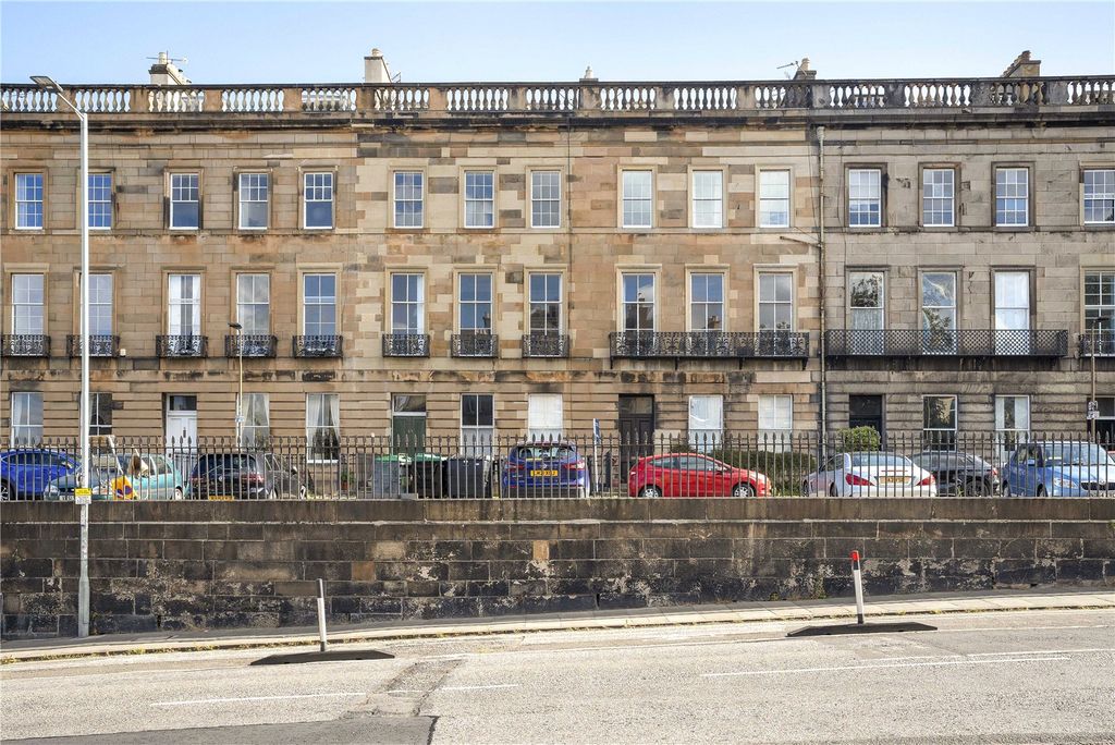 Property photo 1 of 26 8/2 Bellevue Terrace
