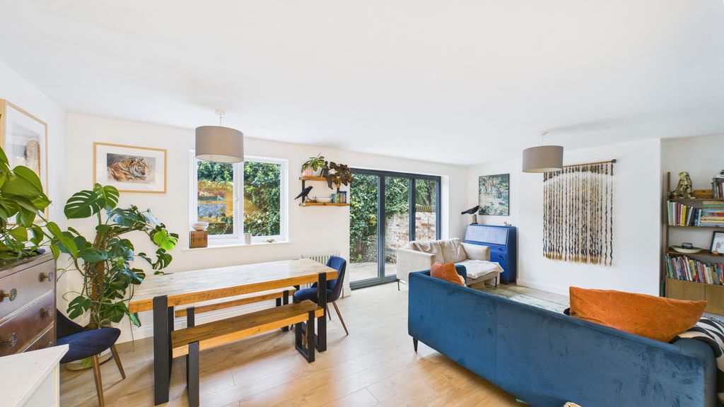 Property photo 2 of 11