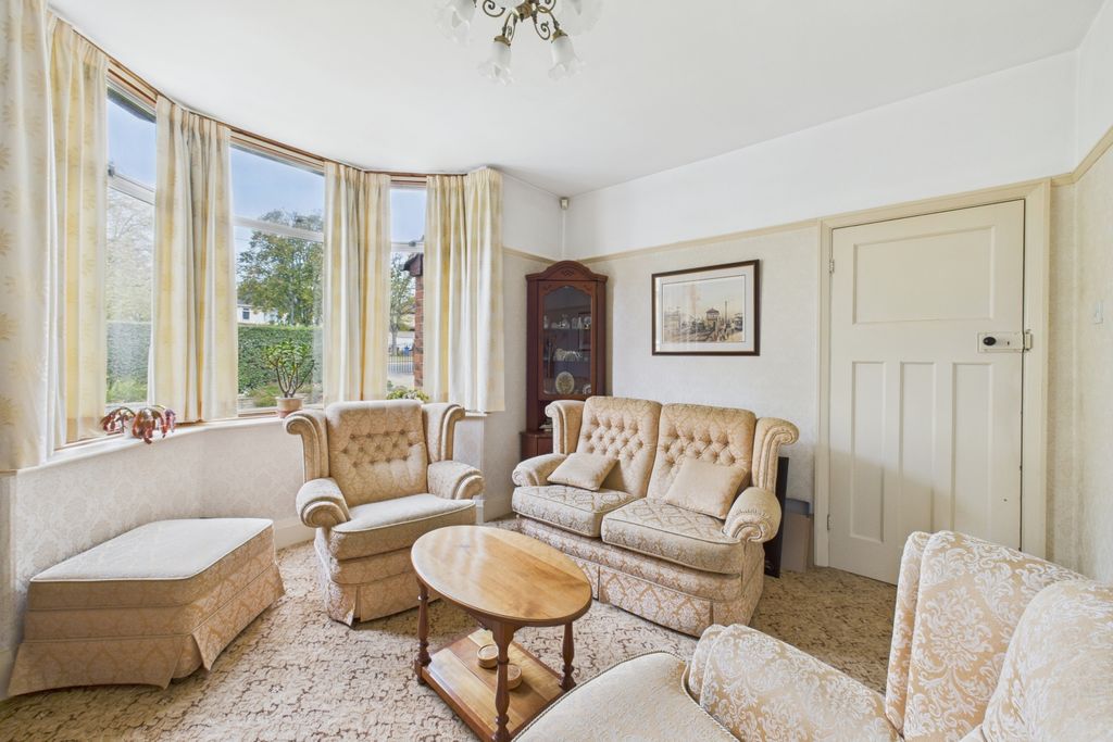 Property photo 3 of 22 Lounge