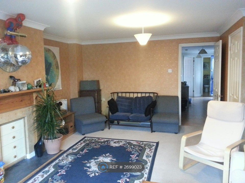 Property photo 3 of 10 Lounge2