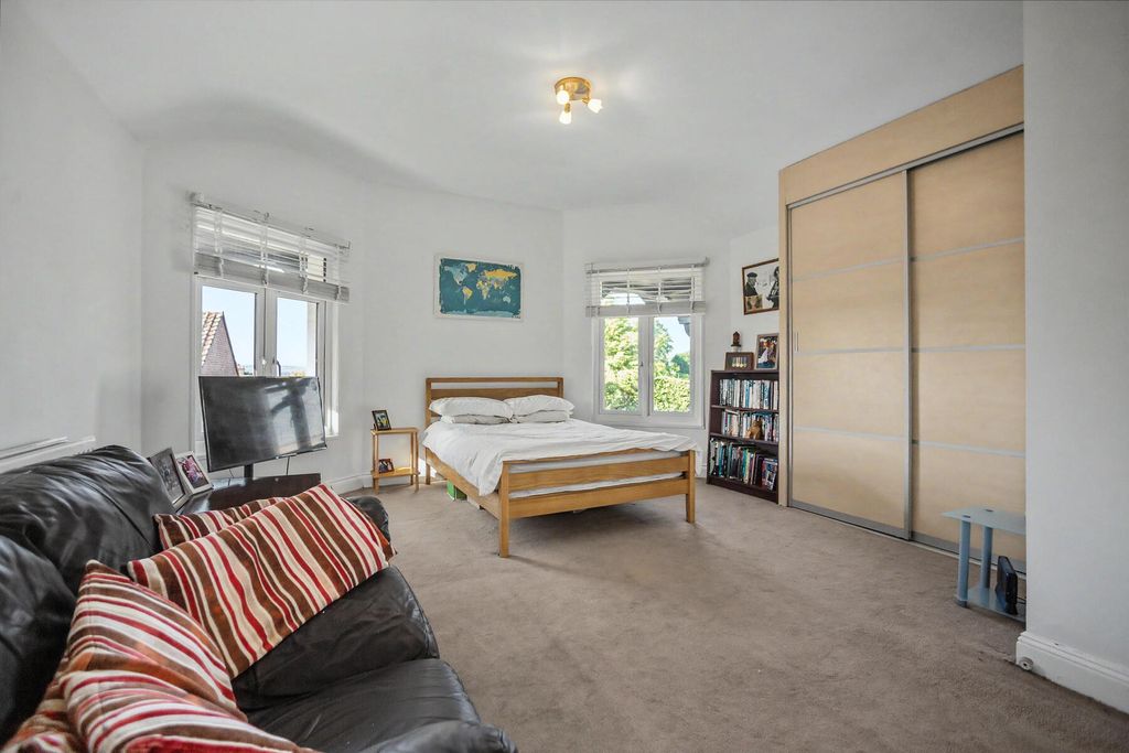 Property photo 2 of 6 Oxden Court - Studio
