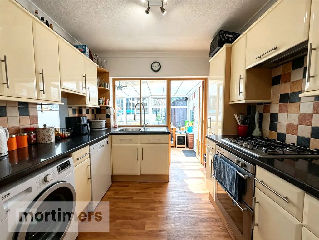 Property photo 2 of 18 Kitchen