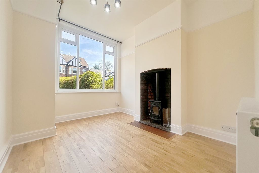 Property photo 2 of 22 Lounge