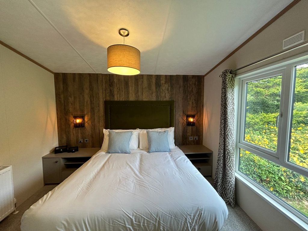 Property photo 1 of 7 - Pemberton Abingdon For Sale