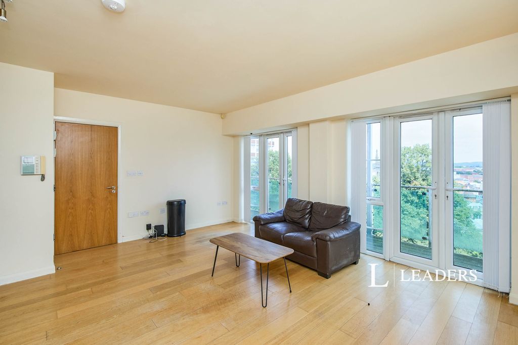 Property photo 1 of 9 34 Bab Living