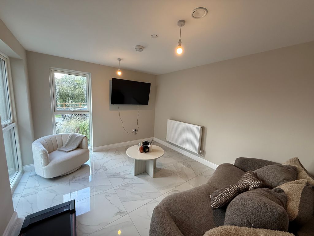 Property photo 2 of 13 Lounge