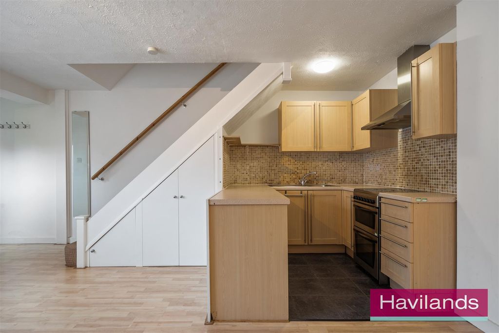 Property photo 3 of 12 Mahon Close-11.Jpg