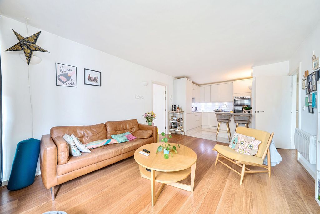 Property photo 3 of 18 Reception